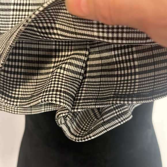 La La Land Creative Skort in windowpane plaid (xs- 26” inch waist NWOT; SAMPLE - Picture 2 of 9